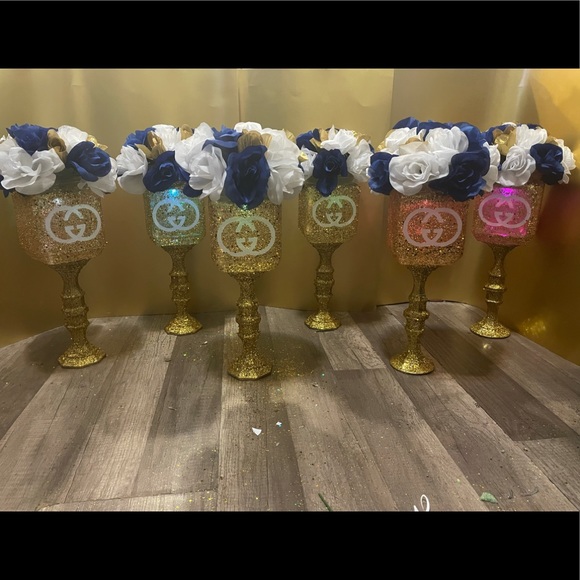 Centerpiece - Picture 1 of 8